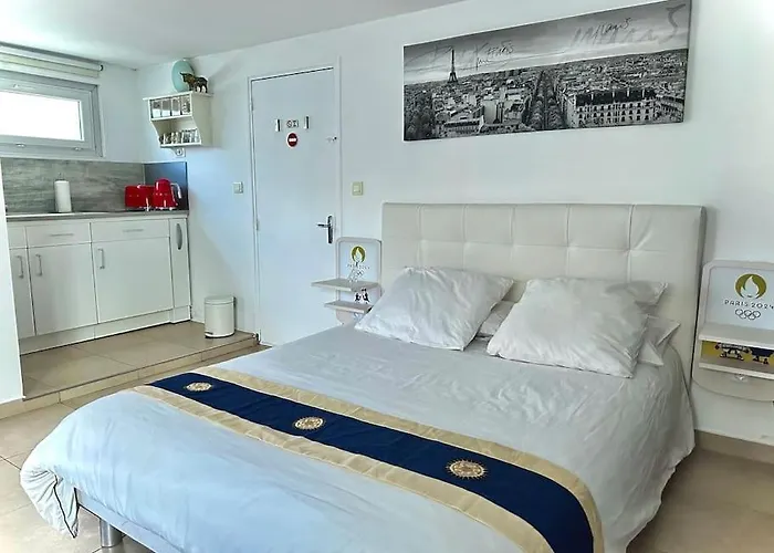 Proche De Centrex Paris דירה