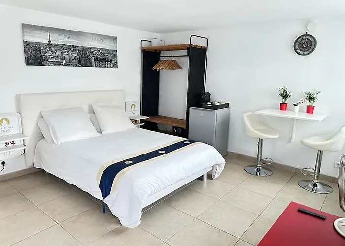 Proche De Centrex Paris דירה