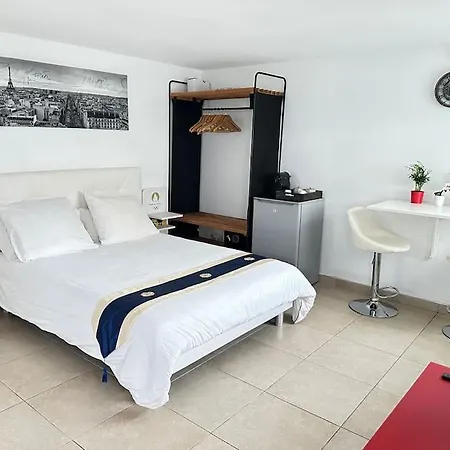 Proche De Centrex Paris Apartment